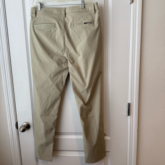 NEW Men's Vuori Cascade Tech Chino Pants Size 33 Winter Pear Beige